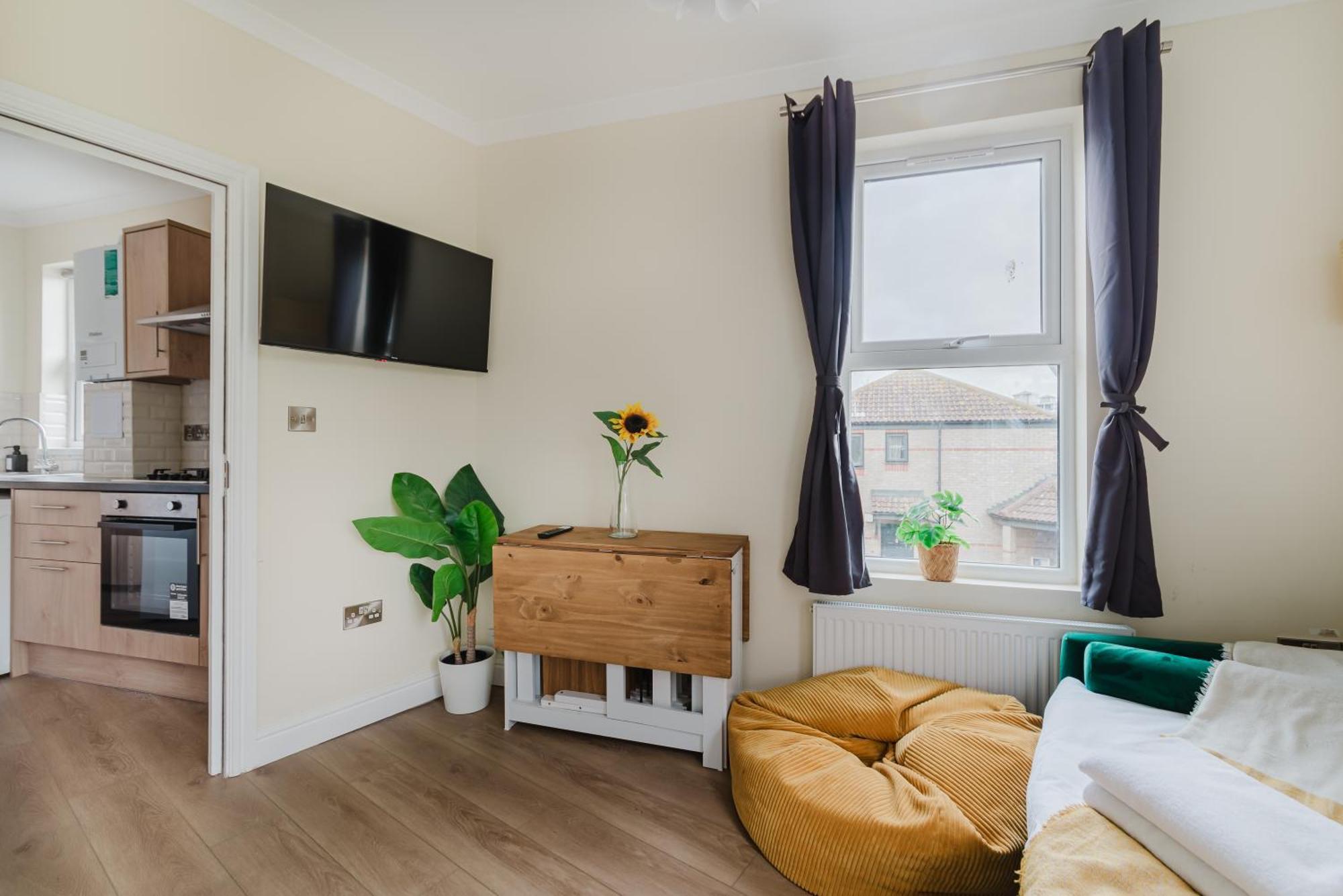 شقة Modern Cosy Corner Flat 3 Bed And Loft Sleep 7 People لندن المظهر الخارجي الصورة