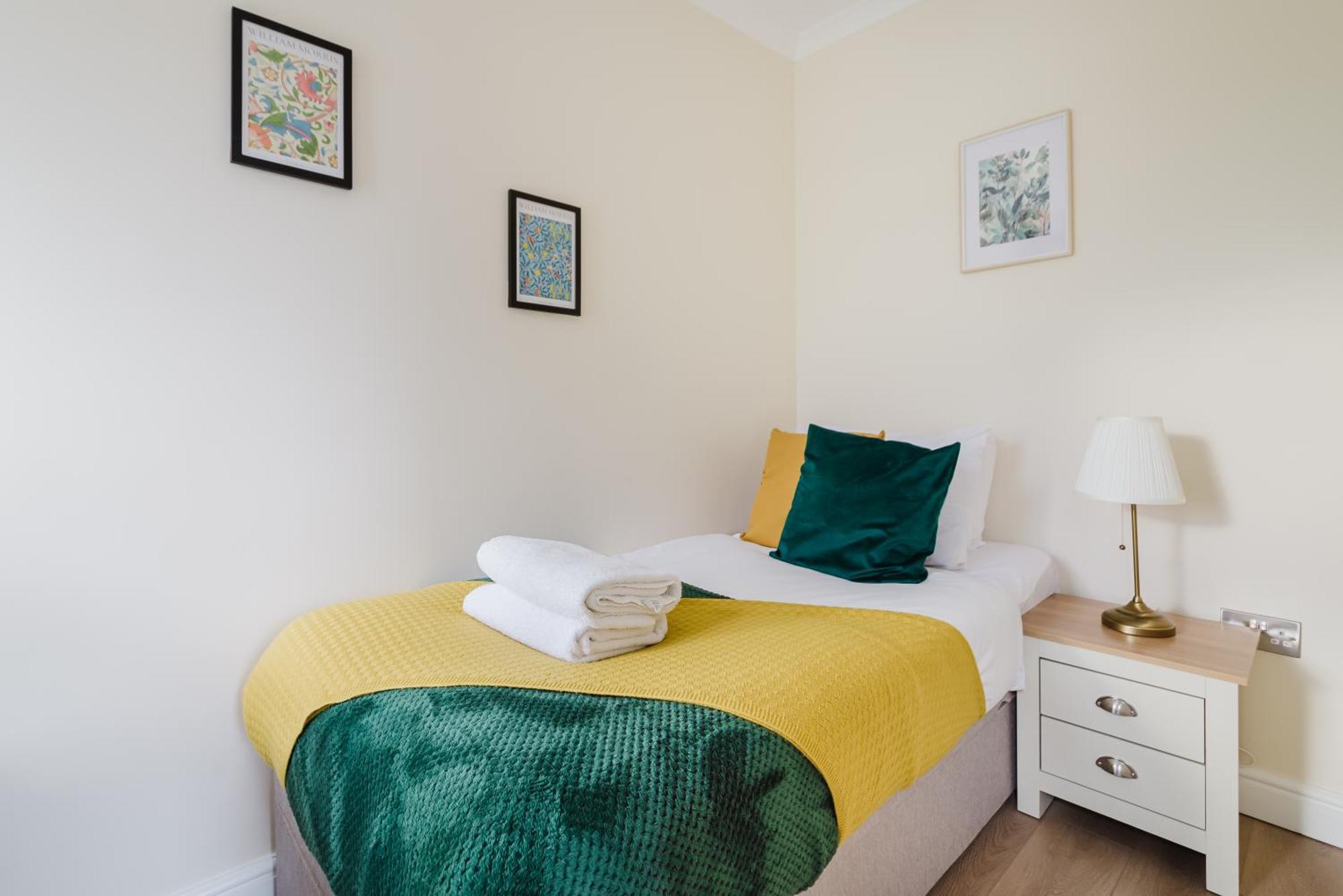شقة Modern Cosy Corner Flat 3 Bed And Loft Sleep 7 People لندن المظهر الخارجي الصورة