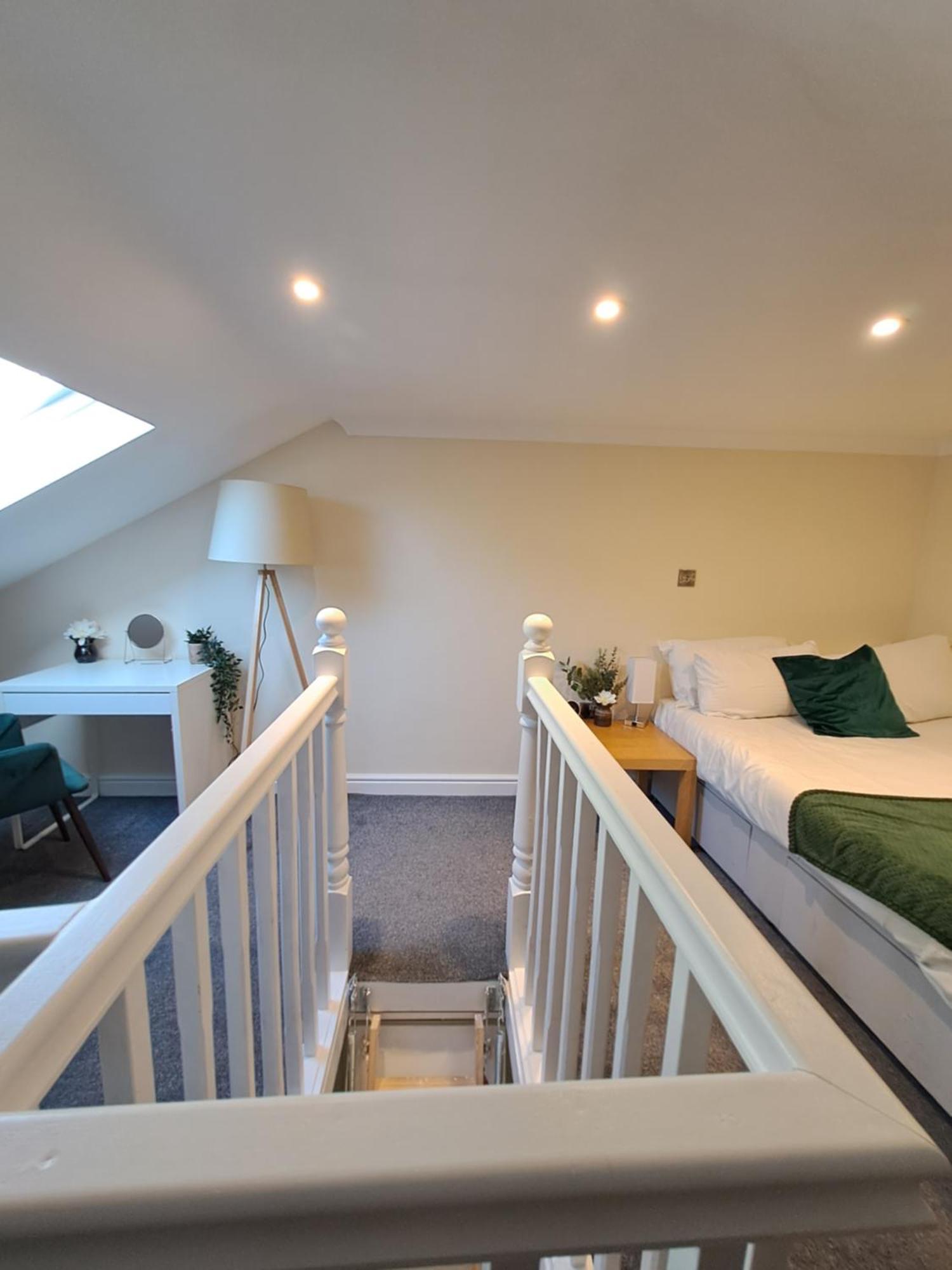 شقة Modern Cosy Corner Flat 3 Bed And Loft Sleep 7 People لندن المظهر الخارجي الصورة